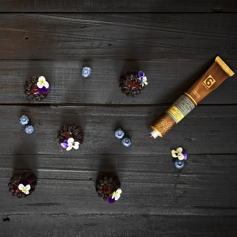 
                  
                    São Tomé Dark Chocolate Spread with Blueberry and Liqueur Wine
                  
                
