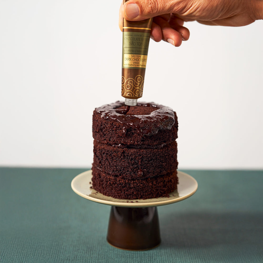 
                  
                    São Tomé Dark Chocolate Spread with Blueberry and Liqueur Wine
                  
                