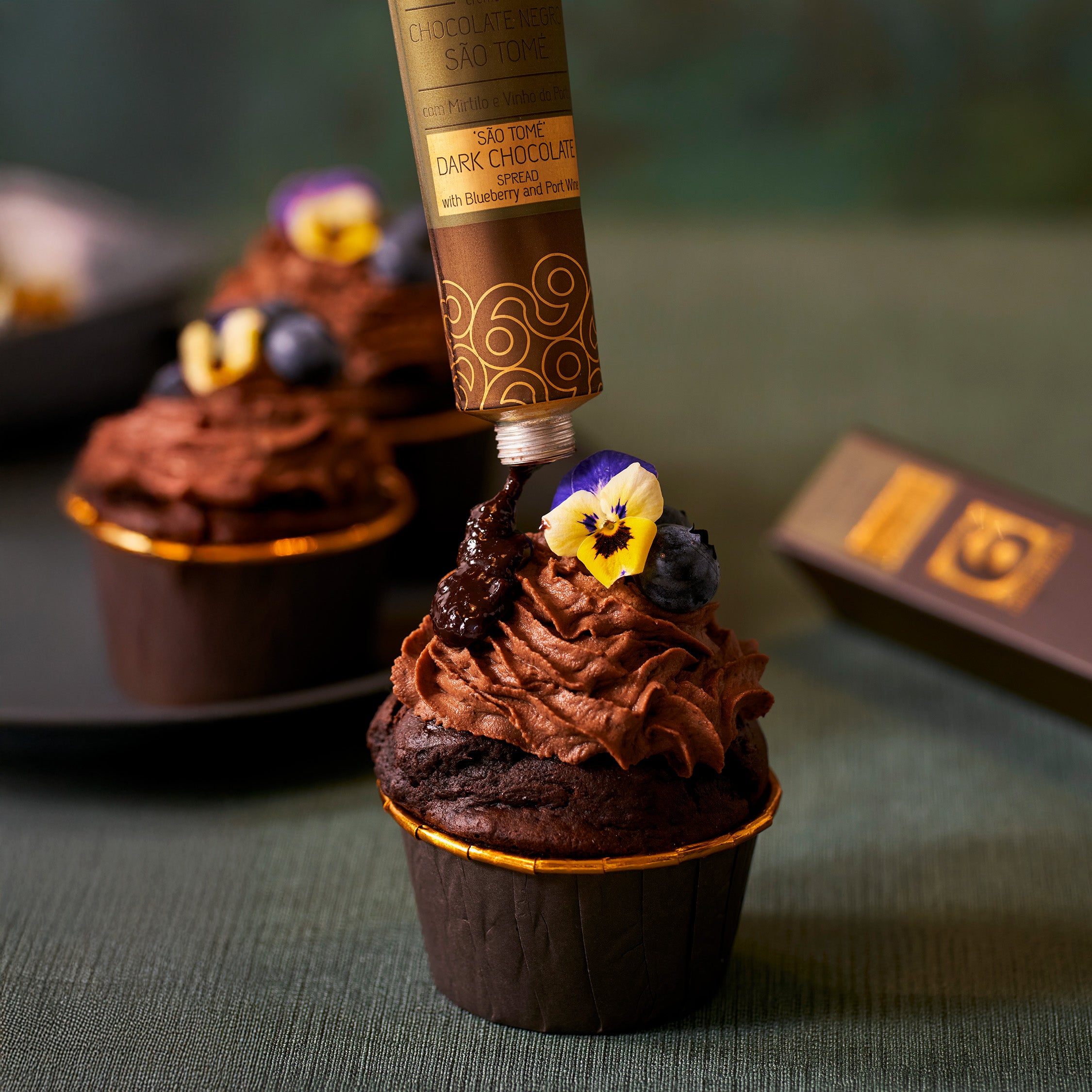 São Tomé Dark Chocolate Spread with Blueberry and Liqueur Wine