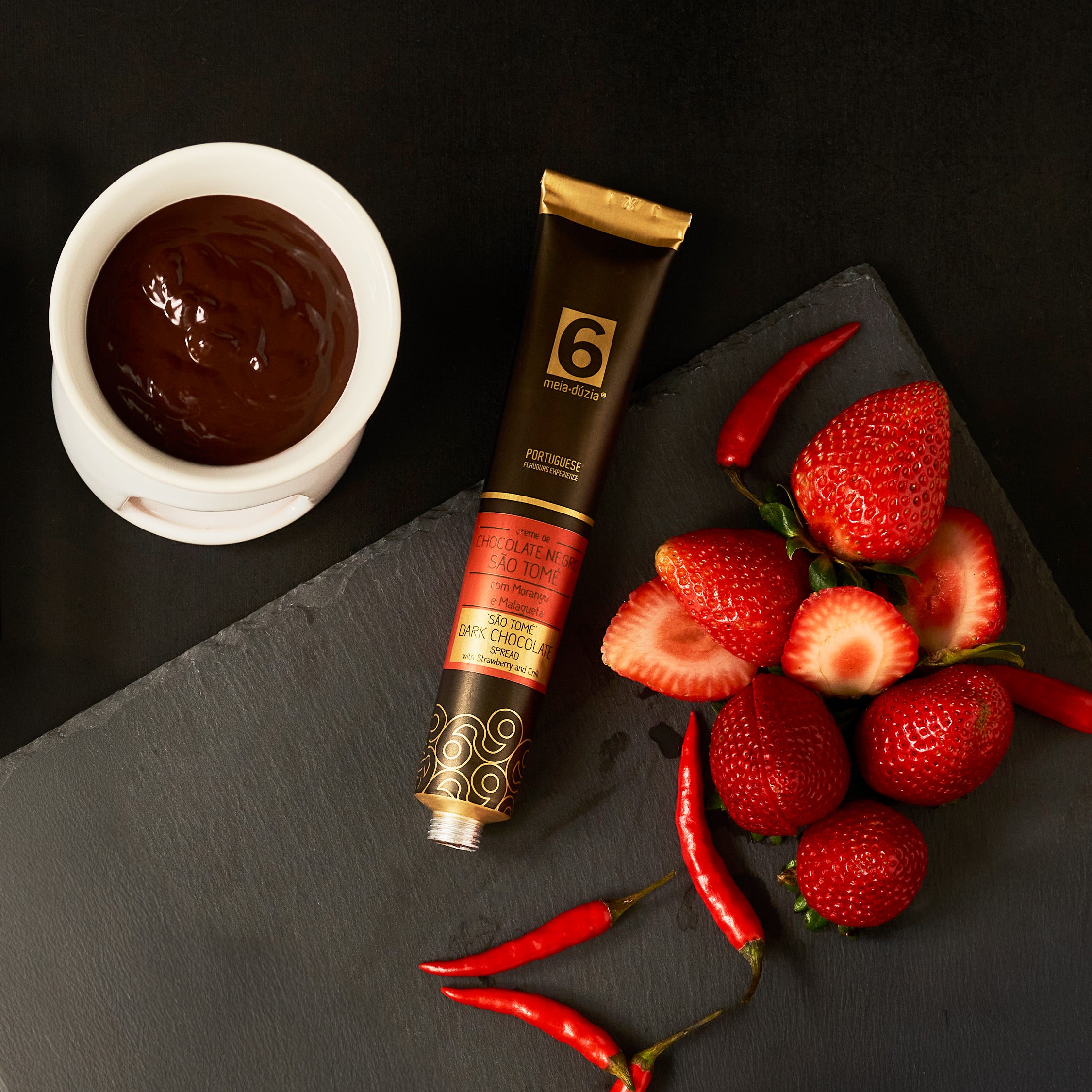 São Tomé Dark Chocolate with Strawberry and Chilli | meia.dúzia®