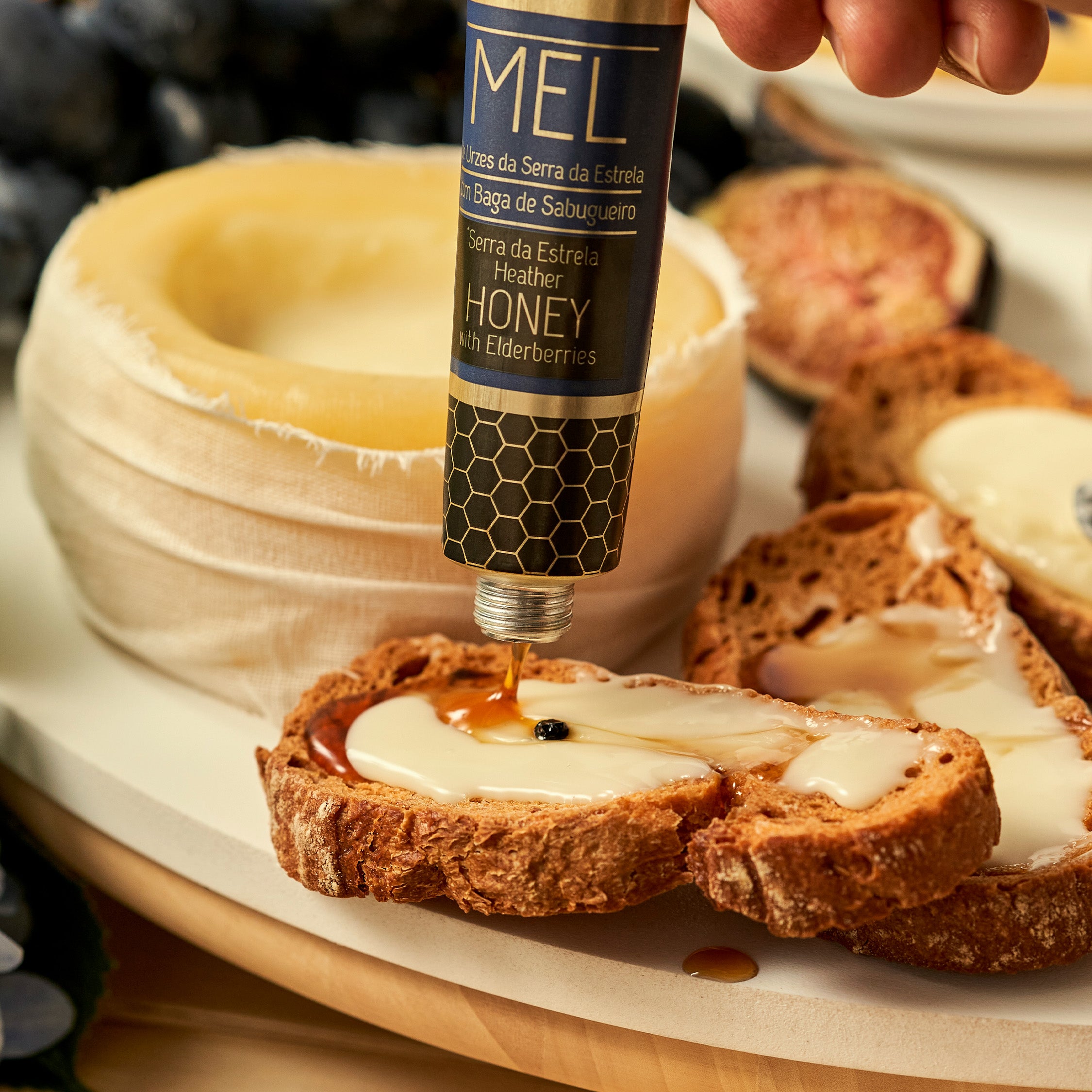 Serra da Estrela' Heather Honey with Elderberry in tube | meia.dúzia®