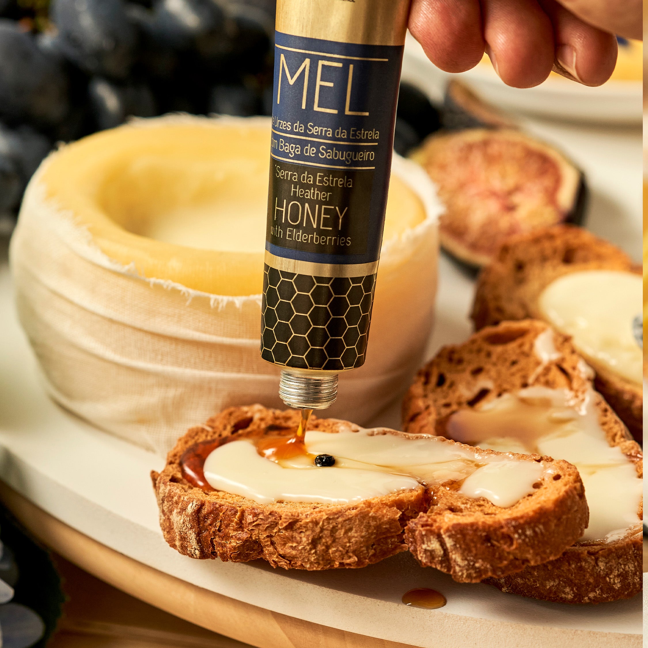 Serra da Estrela' Heather Honey with Elderberry in tube | meia.dúzia®