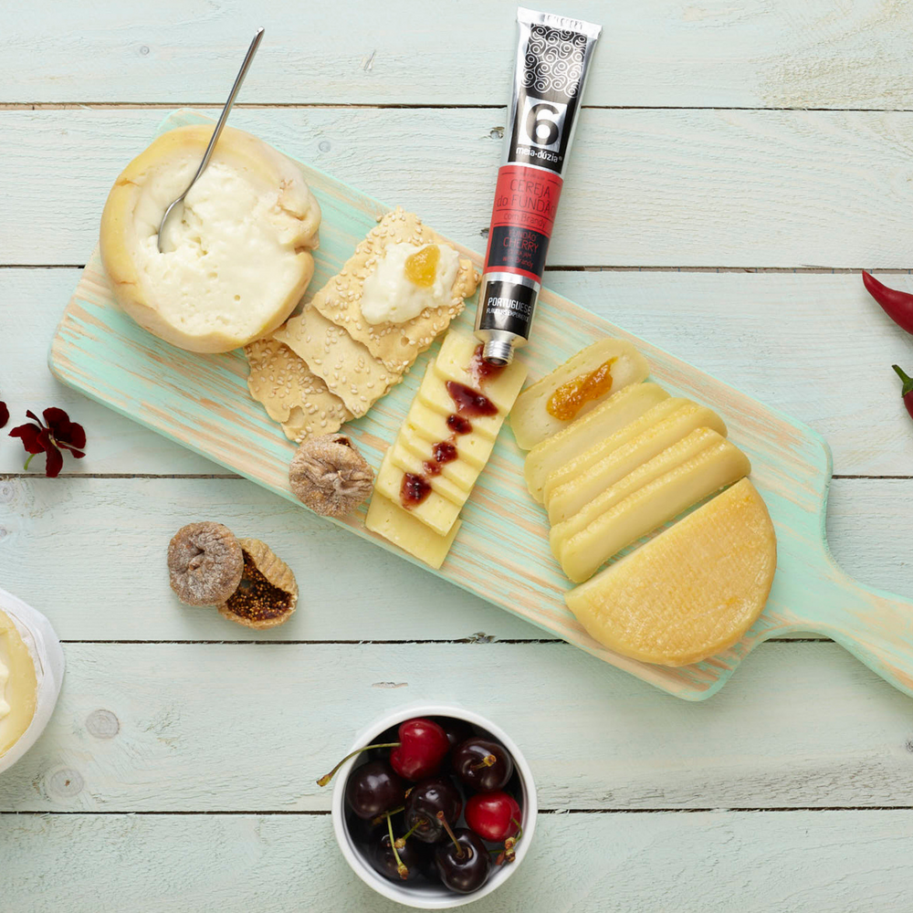
                  
                    Gastronomic Box No. 4: Cow's Cheese + PACK 3 Jams - Father's Day
                  
                